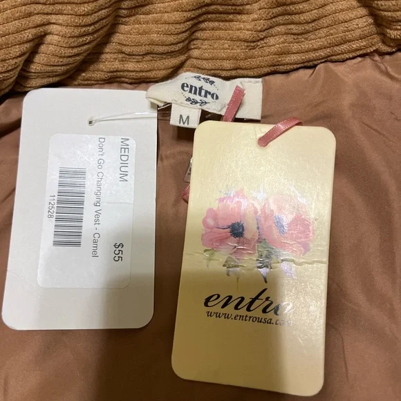 NWT Entro Women’s Tan Brown Faux Corduroy Quilted Vest Medium Zip Up Pockets - Picture 4 of 6